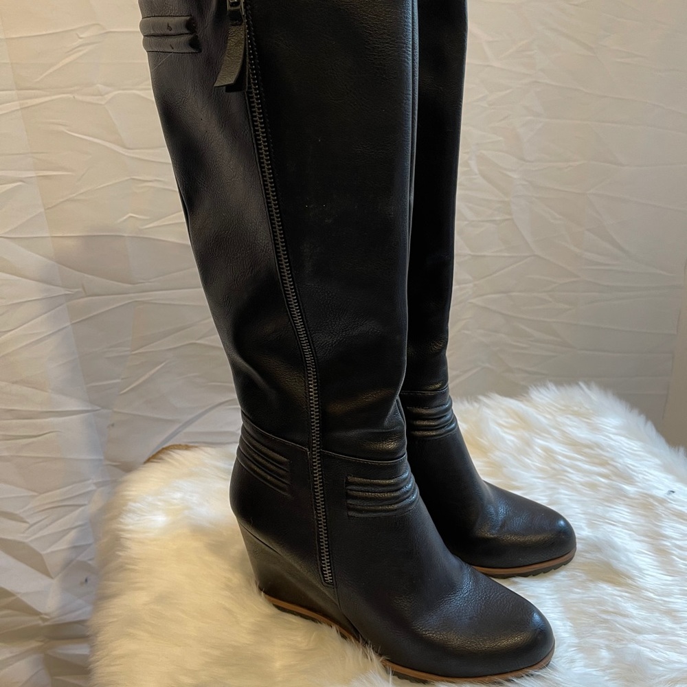 Crown Vintage Black Wedge Boots🖤